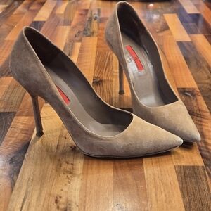​Carolina Herrera Suede Pointed-Toe Pumps | Tan | Size 38